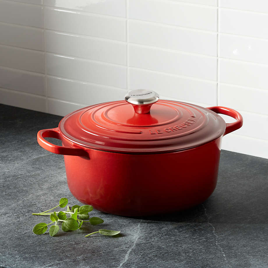 Signature Round Dutch Oven - Cerise - 5.5 qt | Le Creuset