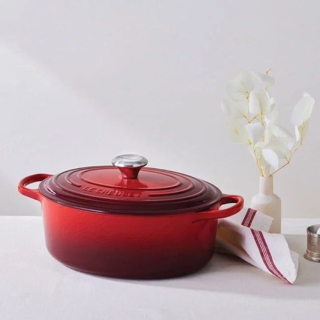 Signature Oval Dutch Oven - Cerise - 5 qt | Le Creuset