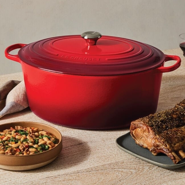 Signature Oval Dutch Oven - Cerise - 15.5 qt | Le Creuset