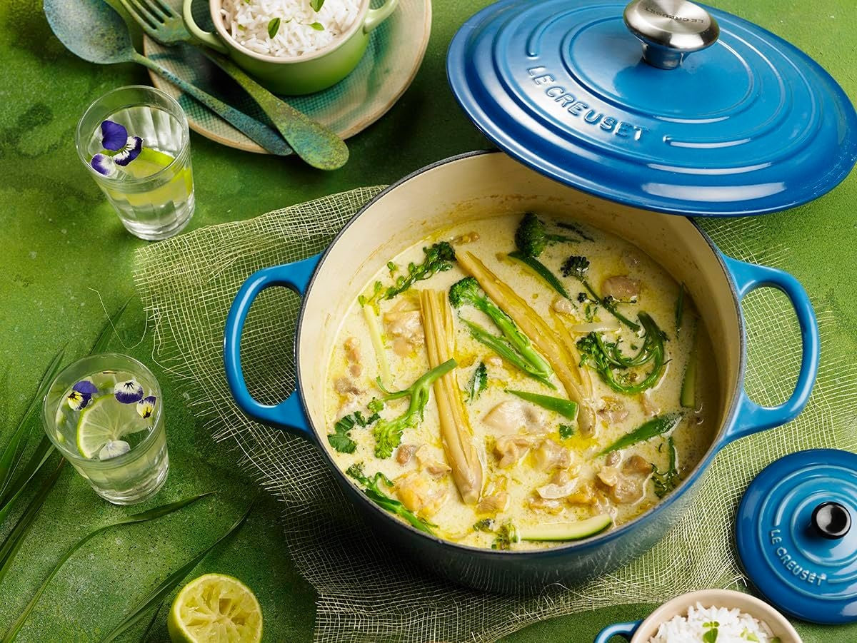 Signature Round Dutch Oven - Marseille - 13.25 qt | Le Creuset