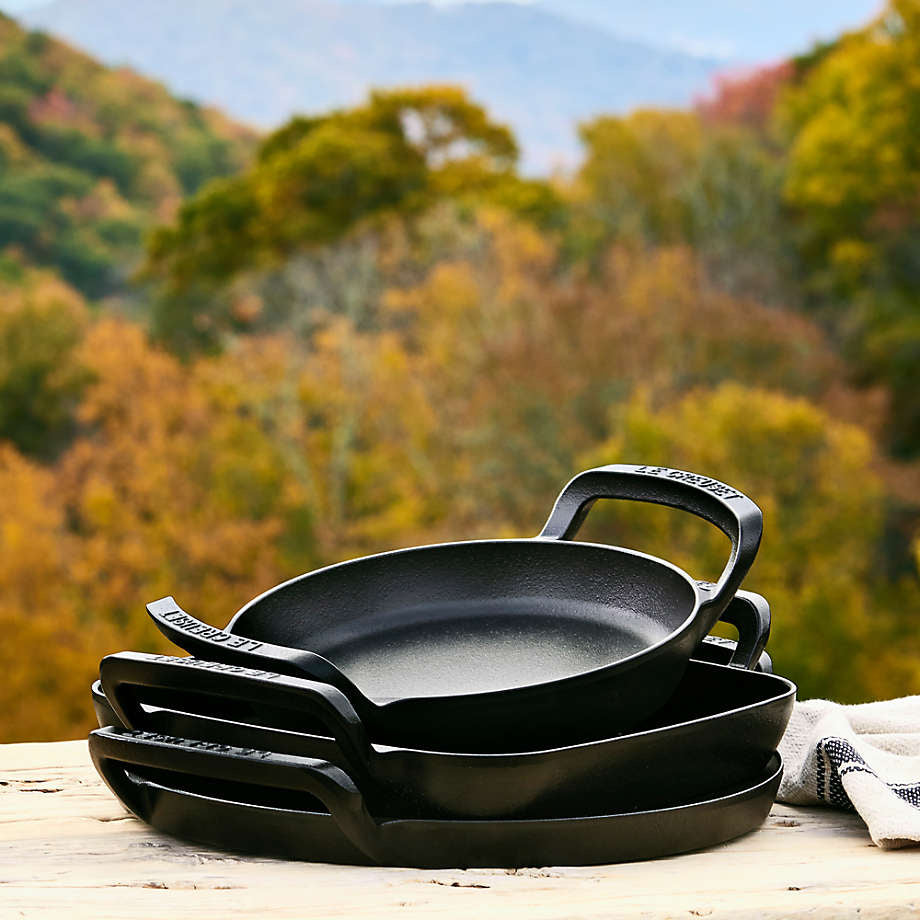 Alpine Outdoor Collection - Pizza Pan (Matte Black) - 15" | Le Creuset