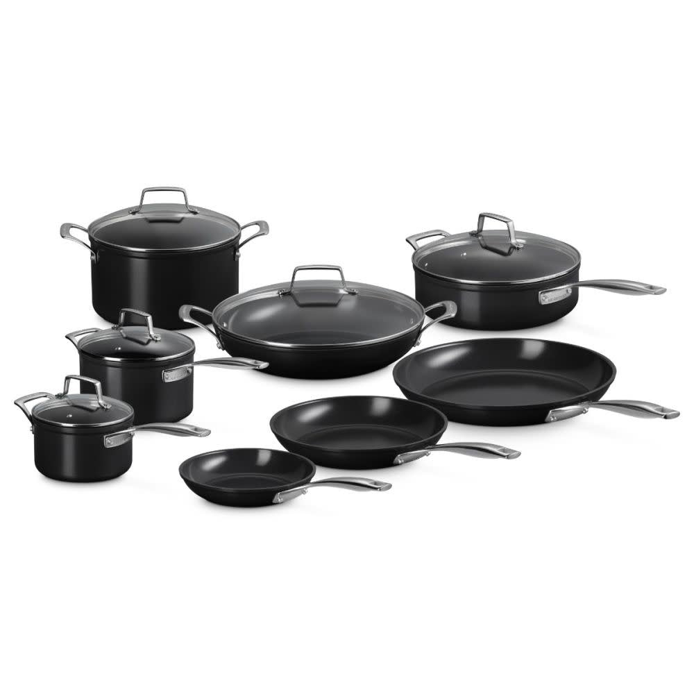 Essential Non-stick Ceramic 13-piece Cookware Set | Le Creuset
